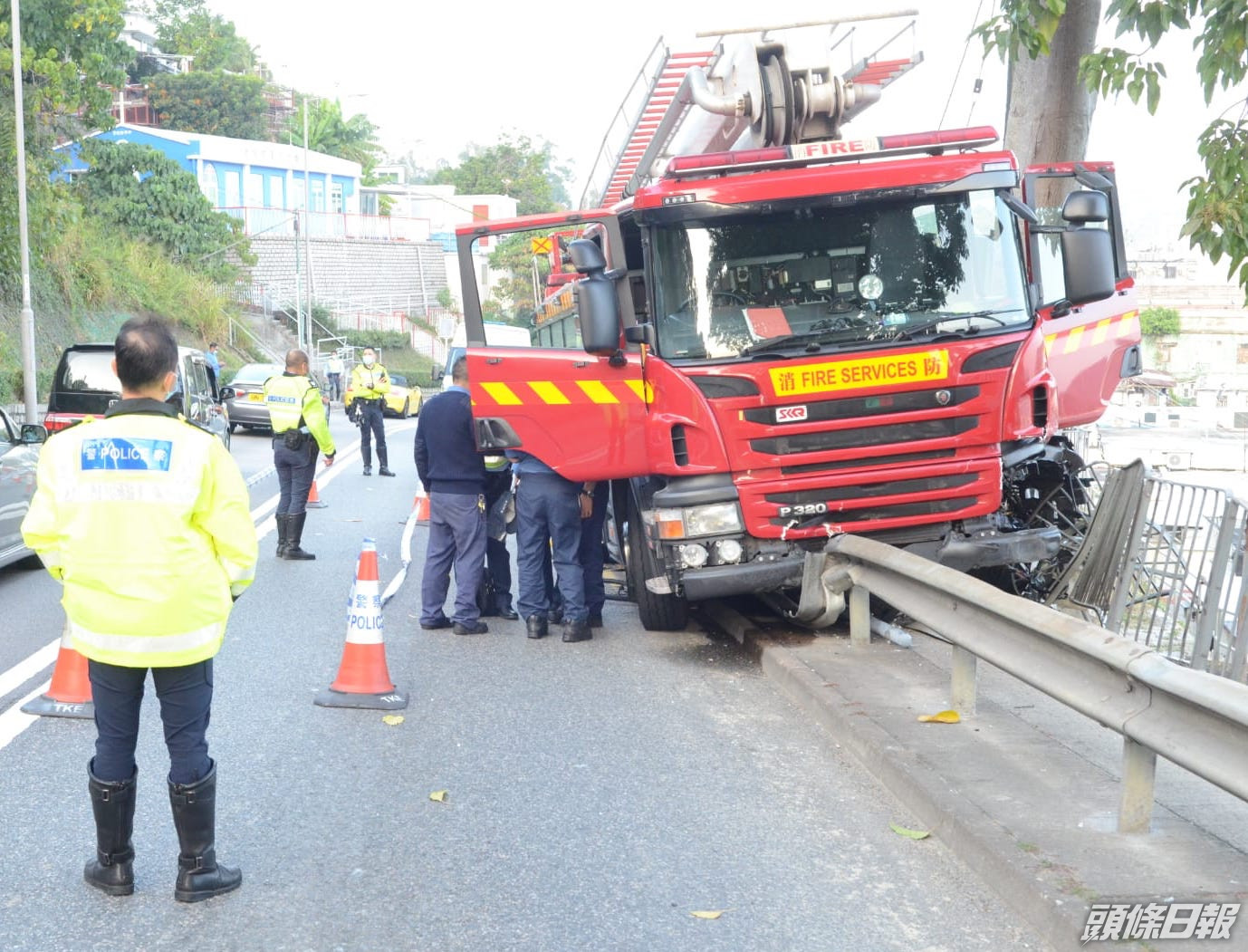 哥倫比亞單車男因疫情滯港捲車底亡消防車司機涉危駕被捕 頭條日報