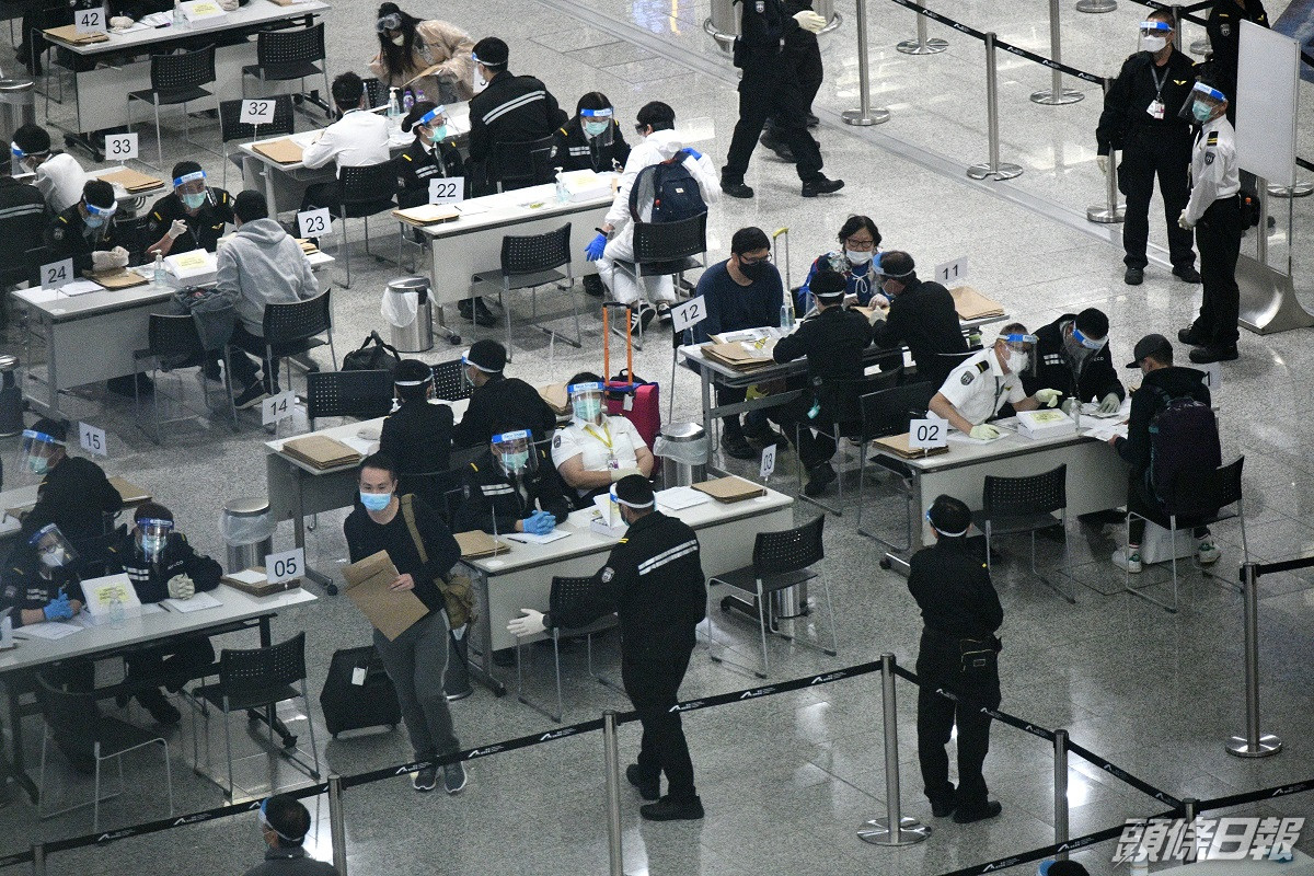 港府安排滯留港人乘2班倫敦航班來港入住青衣酒店21天檢疫 頭條日報 港府安排滯留港人乘2班倫敦航班來港入住青衣酒店21天檢疫 頭條日報