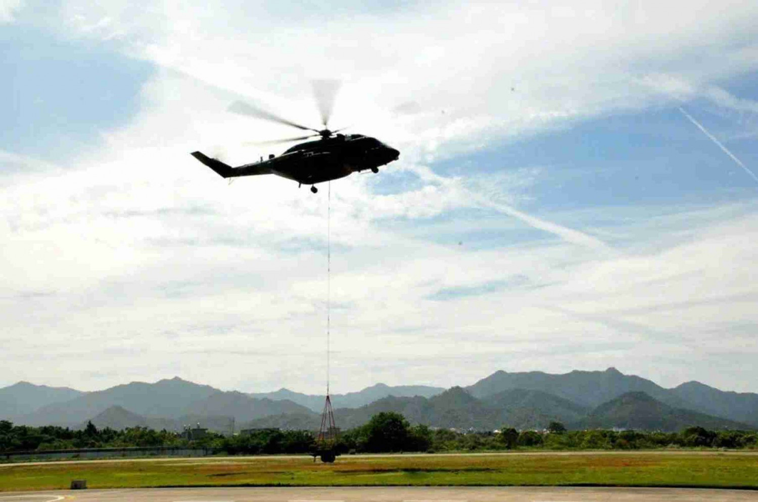英军山猫直升机告别飞行，马岛战争时曾是小艇克星_手机新浪网