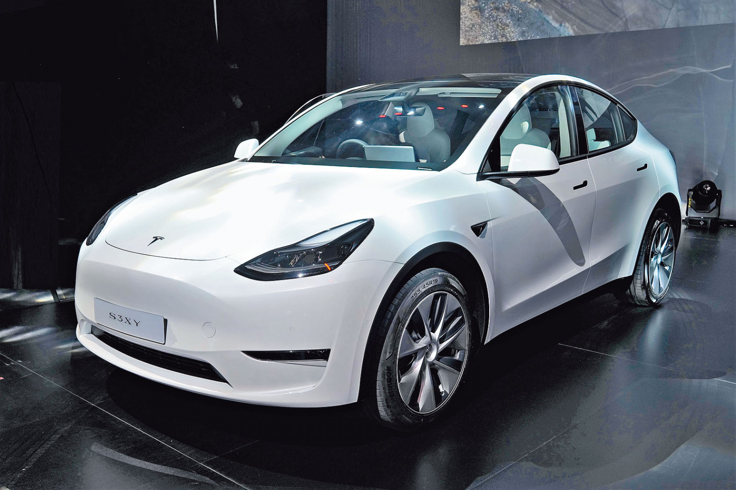 電動車焦點】全新Tesla Model Y 三款型號電動車首批入門版最快今年9月交| 星島日報