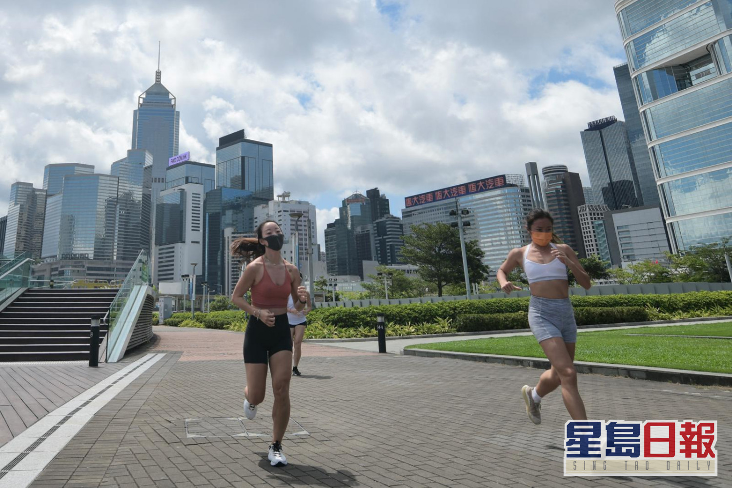 長洲高溫36 7度全港最熱暑熱指數達警戒市民應防暑 星島日報