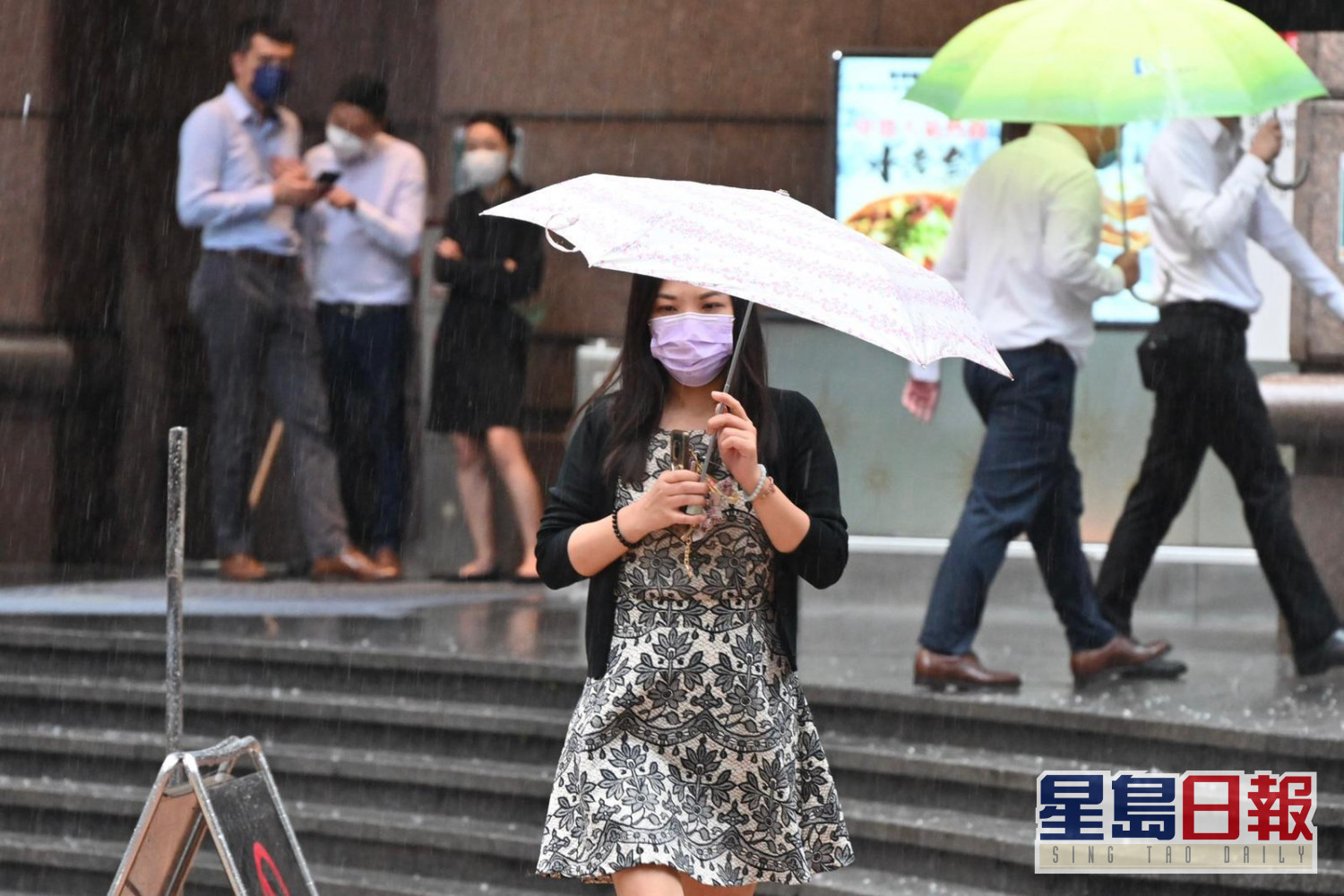 雷雨带正靠近渐转多云及有几阵骤雨 星岛日报