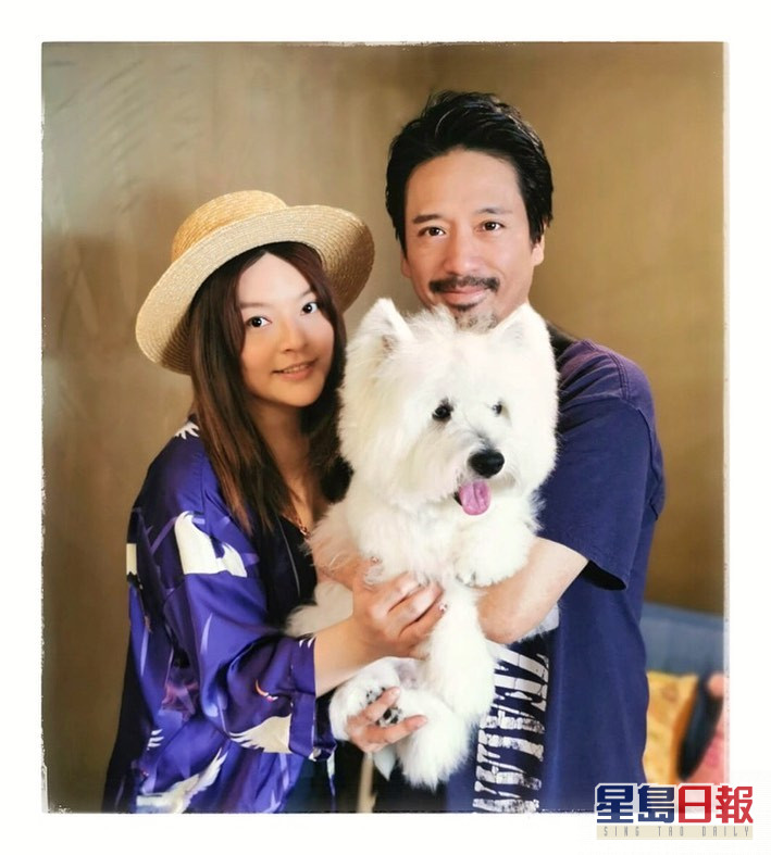 頭條獨家 恩愛夫婦視狗如命eric Kwok湊金菠蘿 一家三口 家庭樂 星島日報