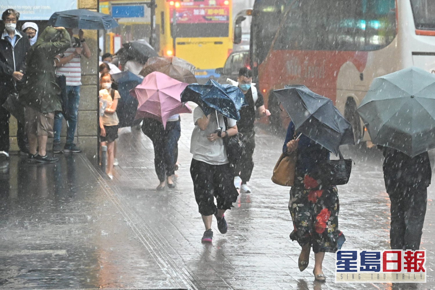 广州多区暴雨黄色预警生效，启动气象灾害暴雨Ⅳ级应急响应_凤凰网视频_凤凰网
