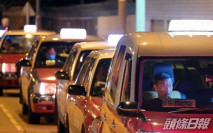 【Juicy叮】的士司機無起表開價300元謊稱Uber 酒後乘客落車欲理論即逃去