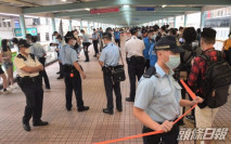 職工盟及醫管局員工陣線旺角擺街站 收限聚令告票
