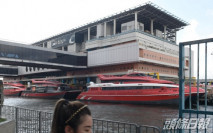 邱騰華:港有條件與內地澳門商通關