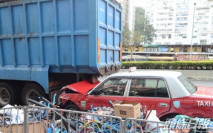 的士疑制動系統有問題 連撞兩車的哥輕傷
