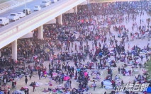 美國德州大橋下聚集逾萬非法移民 市長宣布緊急狀態