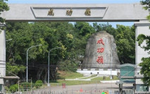 台上等兵偷門卡兩度潛淋浴間 偷看兩女軍官洗澡