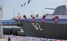 北韓側翻驅逐艦完成修復 金正恩主持下水儀式