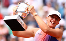 法網｜絲維迪克成史上第3位三連霸 兼最年輕4冠女球手 成新世代泥地皇后