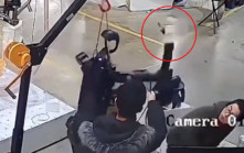智能叛變？︱杭州機械人變「葉問」追打工程師  網民：錯啟格鬥模式︱有片