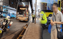 中環外賣步兵搭巴士取餐 落錯車竟擅開車門跳車 事後感後悔：我知自己唔啱