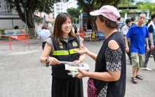 海關青衣區跨部門宣傳反私煙  向居民及商戶等講解反私煙信息
