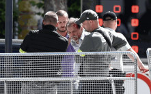 斯洛伐克總理遇刺︱手術後脫離生命危險 71歲槍手被指政治動機行動