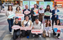 立法會選舉｜官員落區籲市民登記做選民  派紀念品兼了解街站運作