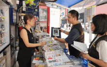 海關高調巡查全港逾300報攤 提醒報販勿銷售「白牌煙」