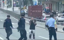 深圳男挾持網約車　持刀與警對峙現場片曝光