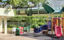 兩歲半女童遭獨留公園 託管印尼女子認虐兒等罪判囚15個月1星期