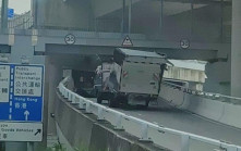 香園圍口岸貨車過高猛撼橋底 貨斗險飛脫