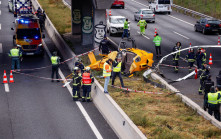 直升機墜落馬德里要道險撞橋 毀車釀3傷