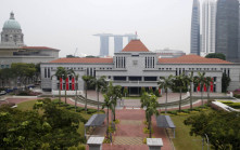 新加坡國會附近放無人機  中國遊客犯禁被警帶走