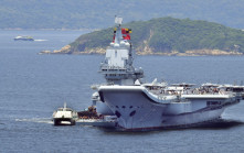山東艦訪港｜昂船洲軍營辦國防知識講座  「甲板彩虹人」講解航母運作 港生熱情互動顯愛國情
