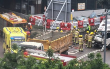 上水貨車撼泥頭車 司機一度被困 獲救送院