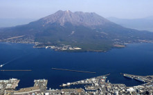 鹿兒島櫻島火山爆炸性噴發   市區變「灰色世界」