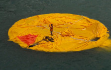 黃鴨｜橡皮鴨「泄氣」非首次 十年前來港展覽因一原因被「放氣」