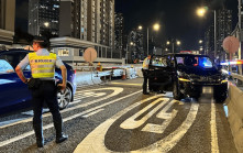 荃灣七人車失控自炒撞壆 八旬司機被困昏迷送院