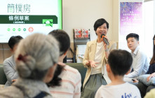 簡樸房︱何永賢到深水埗社區客廳介紹規管制度  鼓勵劏房戶申請簡約公屋和過渡性房屋