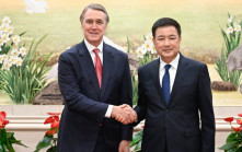 公安部長王小洪會見美國駐華大使  談禁毒合作或涉芬太尼