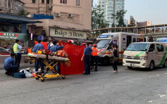 荃灣男子過馬路遭客貨車撞飛重傷昏迷