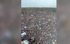 德国各地逾25万人示威  连续4周上街反极右政党