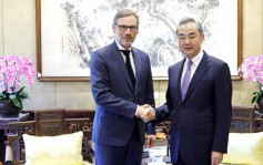 王毅会见德国总理外事顾问 愿共同应对全球挑战