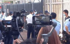 網民荔枝角「和你Lunch」 警收押所外截查示威者