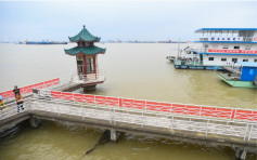 长江中下游各江段迎洪峰 多个控制站水位超越历史高位