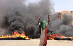 苏丹军方向示威民众营地开枪致35死逾百伤
