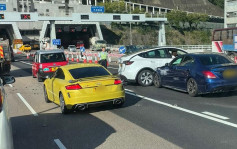 青葵公路3車相撞 1車擱路中1車撞欄