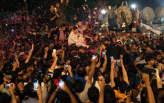 歷經數日司法糾紛 巴基斯坦前總理伊姆蘭汗保釋返家