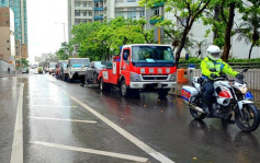 警九龙城打击交通违例行动 拖走10车