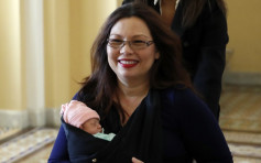 携婴进议事厅开会 美参议员缔造历史