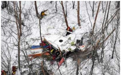 日本防灾直升机雪山坠毁　3人罹难6人失踪