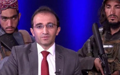 塔利班持槍闖政論節目 主播被逼說：「人民不該害怕」