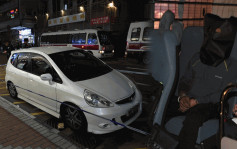 旺角可疑私家车停路边 警揭车藏冰毒伸缩警棍 男司机当场被捕