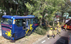 旅游巴撞石壆10伤 大埔公路往大埔交通挤塞