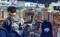 維港會｜小學女教師百元買13本書被拒 二手書店自由定價惹議