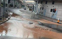 荃湾西楼角路爆水管 交通受阻　